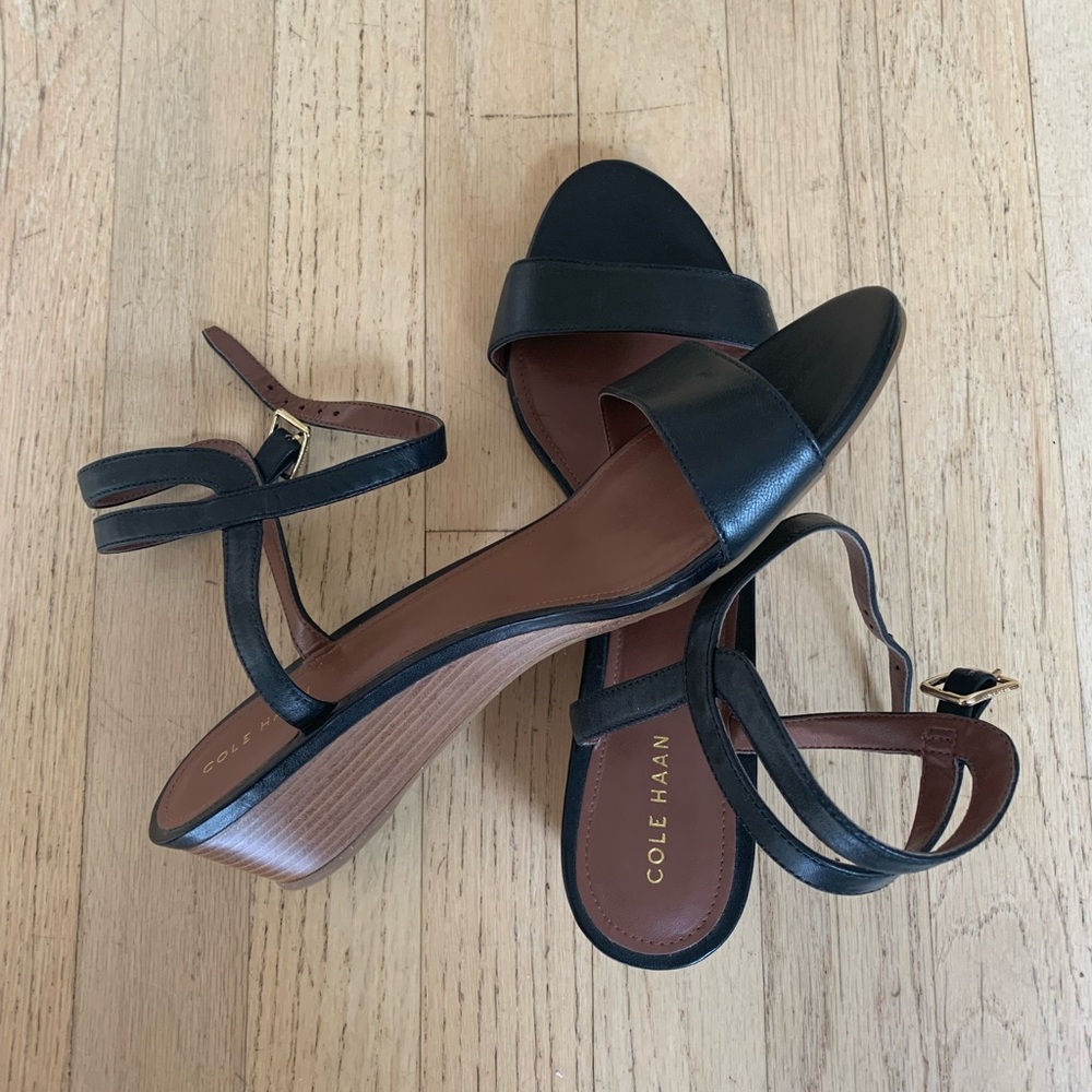 ❤️SOLD❤️ Cole Haan sandals size 10 1/2 (fits like a true 10) MINT CONDITION